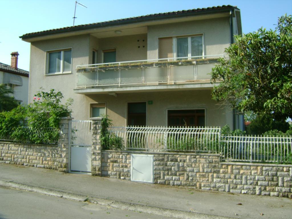 Apartment For Holidays In Пула Стая снимка